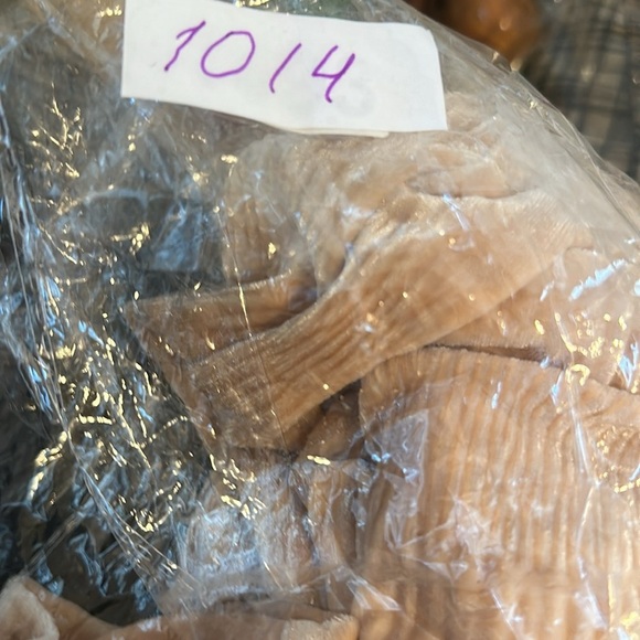 Forever 21 Womens Blouse  XL Beige Velvet  Button-Up Collared Relaxed Cropped - Picture 7 of 9